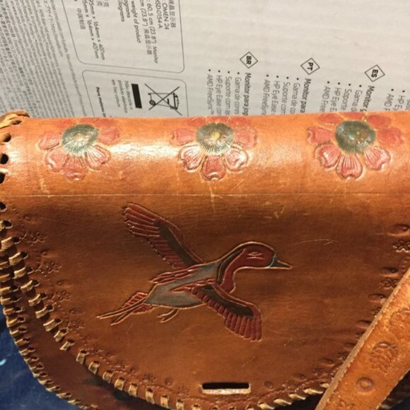 VINTAGE TOOLED LEATHER SMALL SADDLE HANDBAGS - Picture 4 of 10